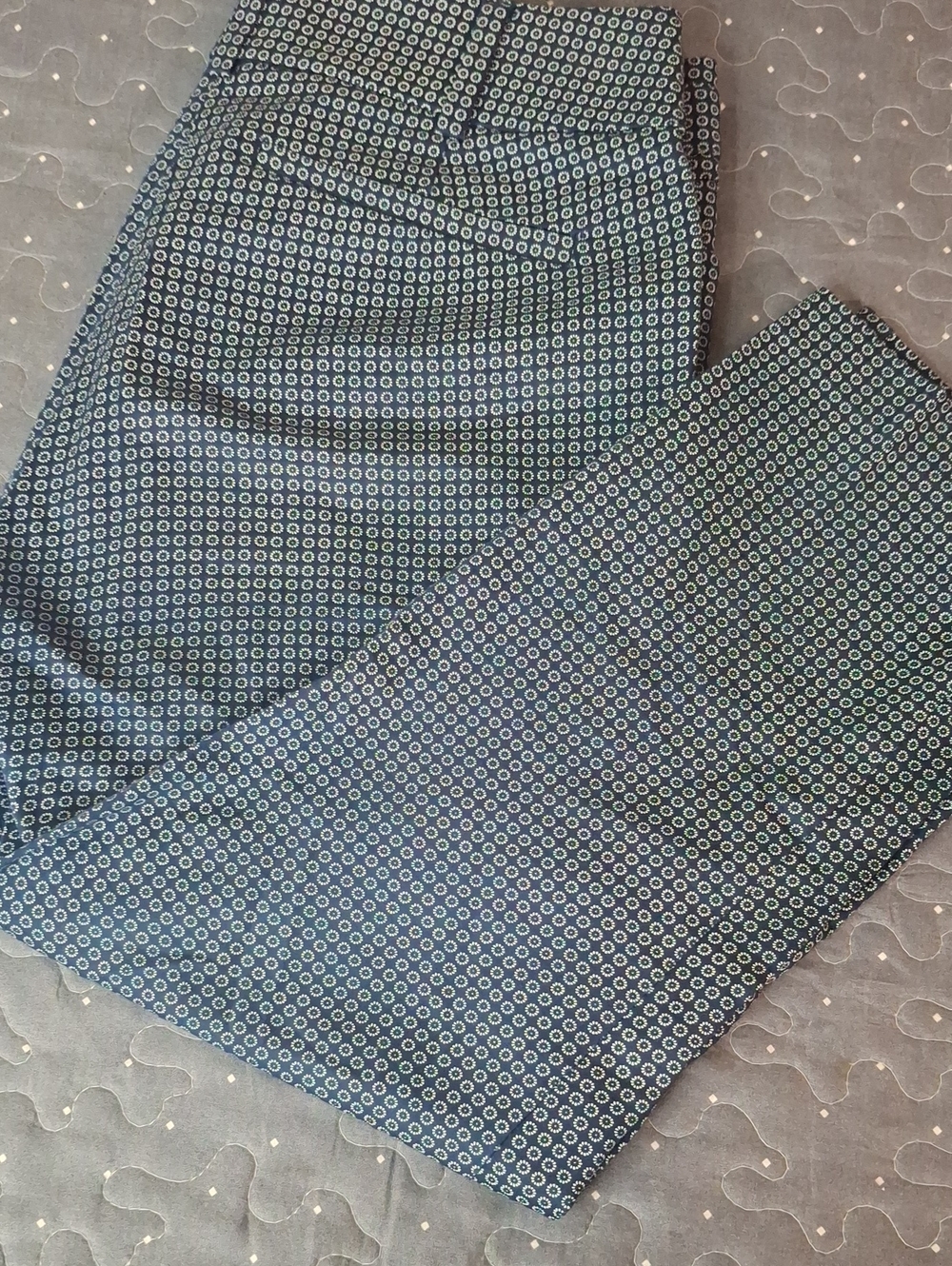 New York & Company 7th Avenue Design Studio Geometric Blue Cropped Pants Size 6